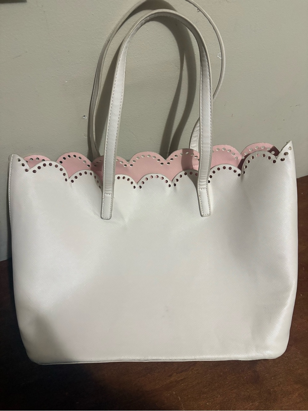 bp White Tote with Pink Scalloped Trim